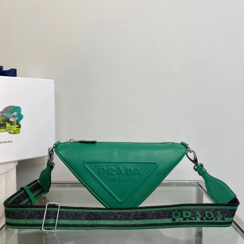 Borsa a spalla Triangolo in pelle Prada 2EV055 verde