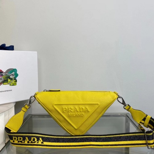 Borsa a spalla Triangolo in Pelle Prada 2EV055 gialla