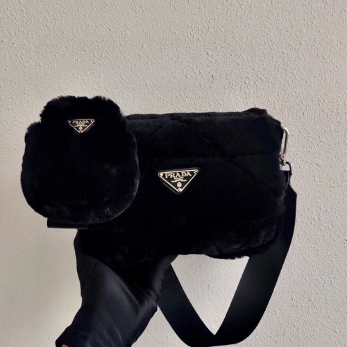 Borsa a spalla Prada in pelo di visone 1BC292M nera