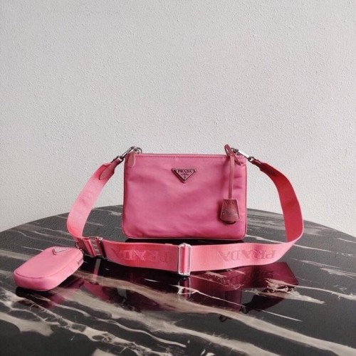 Borsa a tracolla Prada Nylon Re-Edition 2000 1BH046 rosa