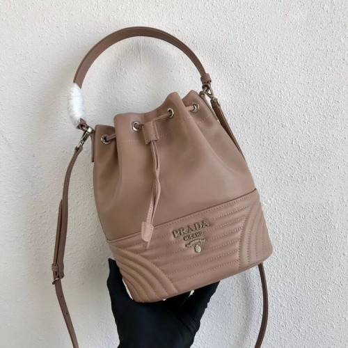 Borsa a secchiello in pelle di vitello originale Prada 1BH038 Nude