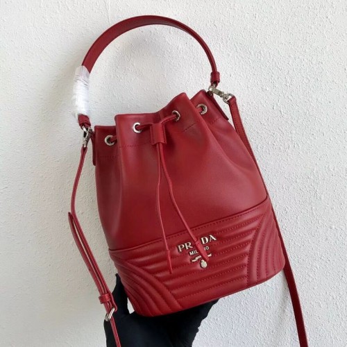 Borsa a secchiello in pelle di vitello originale Prada 1BH038 rossa