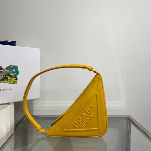 Prada Borsa a mano in nappa imbottita 1BE003 gialla