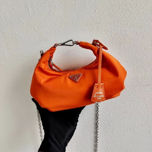Prada Re-Edition 2005 borsa a tracolla in nylon 1BH172 arancione