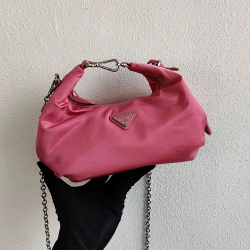 Prada Re-Edition 2005 borsa a tracolla in nylon 1BH172 rosa