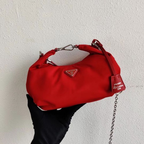 Prada Re-Edition 2005 borsa a tracolla in nylon 1BH172 rossa