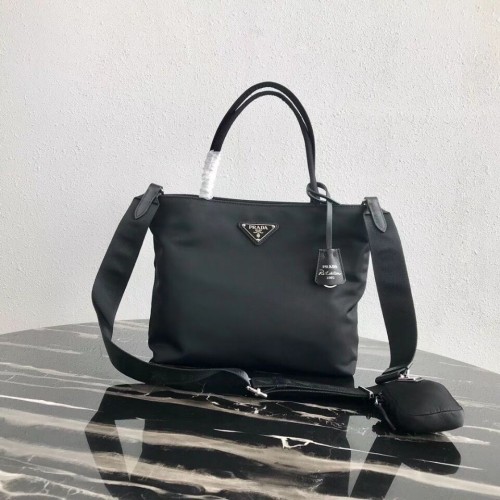 Borsa tote in nylon Prada Re-Edition 1BG320 nera