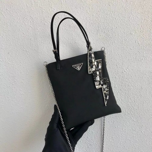 Borsa Tote Prada Re-Edition in nylon 1NE618 nera