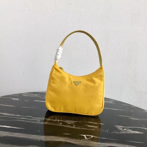 Borsa tote Prada Re-Edition in nylon MV519 gialla
