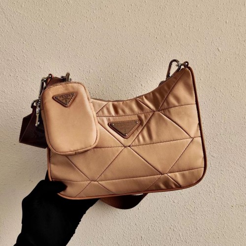 Borsa a spalla Prada Re-Edition in nylon 1BC151A Biscuits