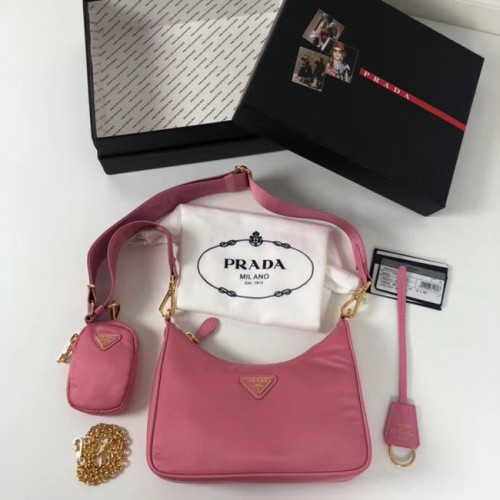 Borsa a spalla Prada Re-Edition in nylon 1BH204 rosa