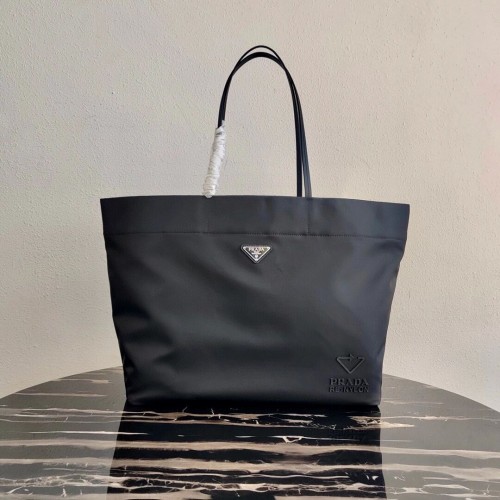 Borsa tote Prada Re-Edition in nylon 1BG107 nera