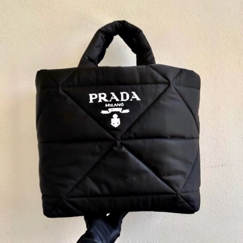 Borsa a spalla Prada in Re-Nylon e pelle Saffiano 2AG082 nera