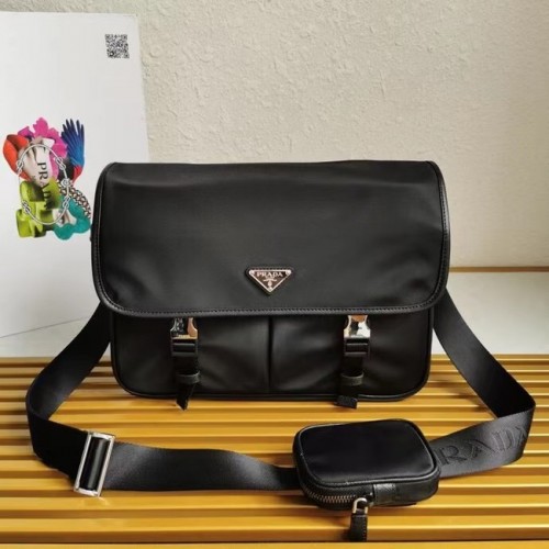 Borsa a spalla Prada in Re-Nylon e pelle Saffiano 2XD770 nera