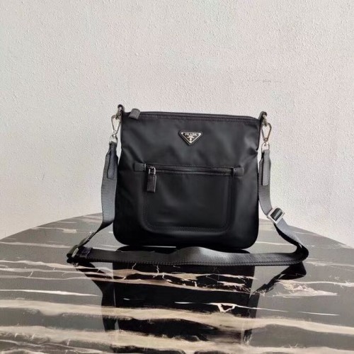 Prada Borsa a spalla VA0715 in Re-Nylon e pelle Saffiano nera