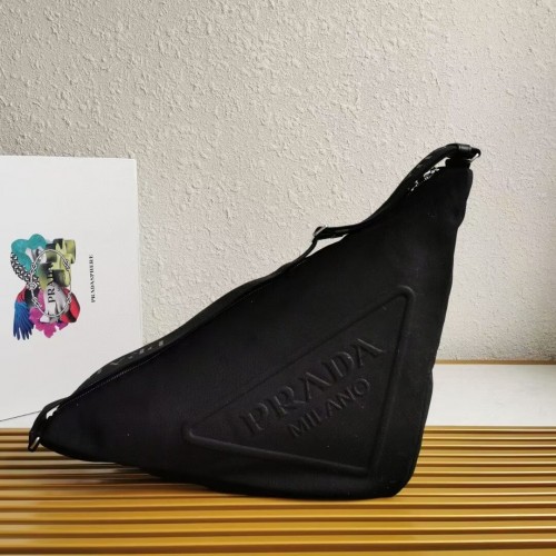 Borsa a tracolla grande Prada Re-Nylon 2EV077 nera