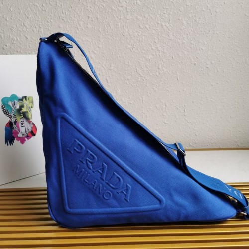 Borsa a tracolla grande Prada Re-Nylon 2EV077 blu