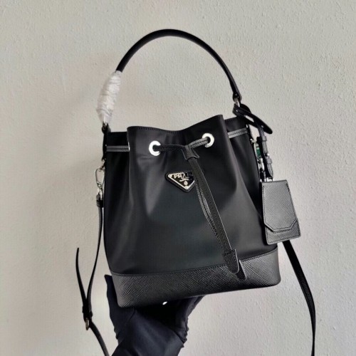 Mini borsa a spalla Prada in pelle Saffiano 1AE055 nera