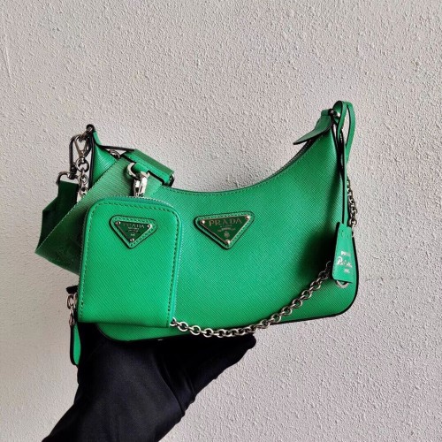 Mini borsa a spalla Prada in pelle Saffiano 2BH204 verde