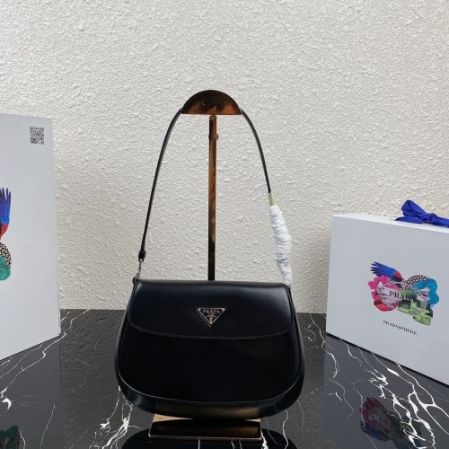 Borsa a spalla Prada in pelle Saffiano 2BD311 nera