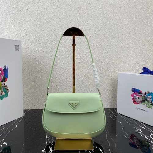 Borsa a spalla Prada in pelle Saffiano 2BD311 verde