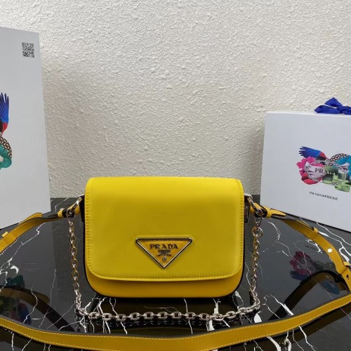 Prada Borsa piccola a spalla in pelle spazzolata 1BA263 gialla