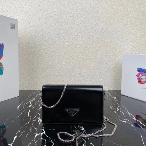 Borsa a spalla Prada piccola in pelle spazzolata 1BH307 nera