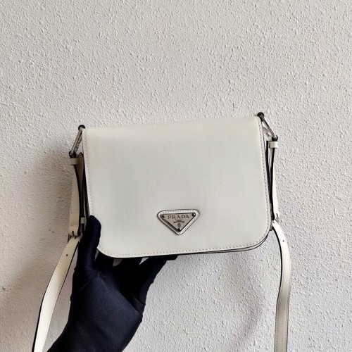 Borsa a spalla Prada piccola in pelle spazzolata 1BH308 bianca