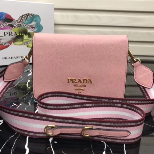 Borsa a spalla Prada in pelle di vitello 1BD102 rosa