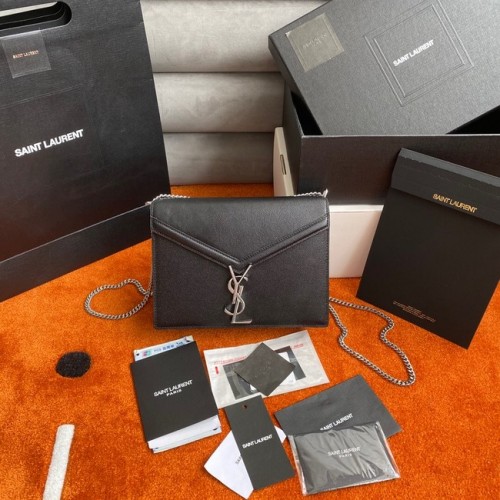 SAINT LAURENT BORSA CASSANDRA MEDIUM CHAIN IN PELLE GOFFRATA GRAIN DE POUDRE 532750 nero