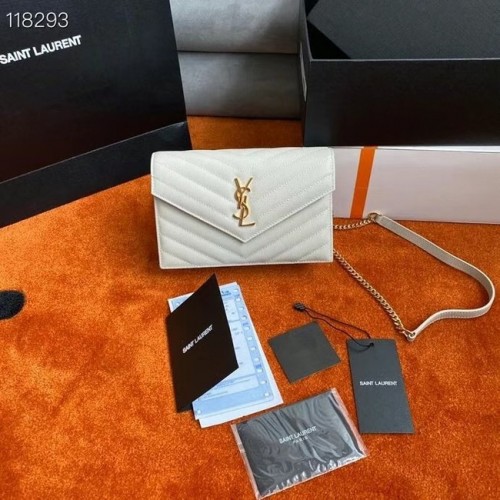 PORTAFOGLIO SAINT LAURENT ENVELOPE CATENA IN PELLE GOFFRATA GRAIN DE POUDRE 393953 bianco