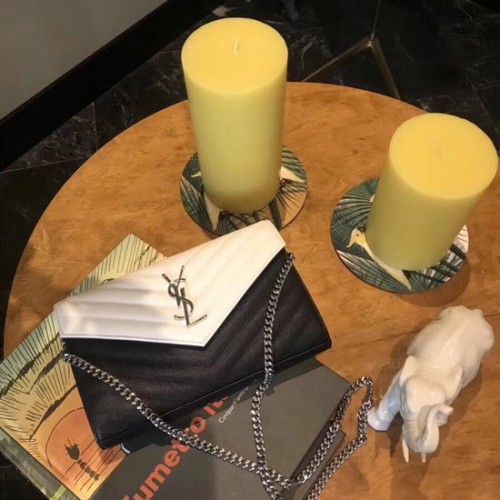 SAINT LAURENT Clutch a busta in pelle trapuntata con monogramma 26813 Black&white