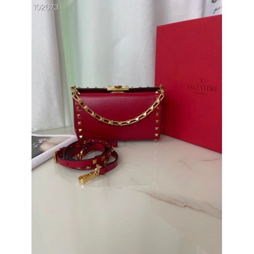 VALENTINO GARAVANI Borsa a spalla Rockstud Alcove Grain in vitello V0189 rossa