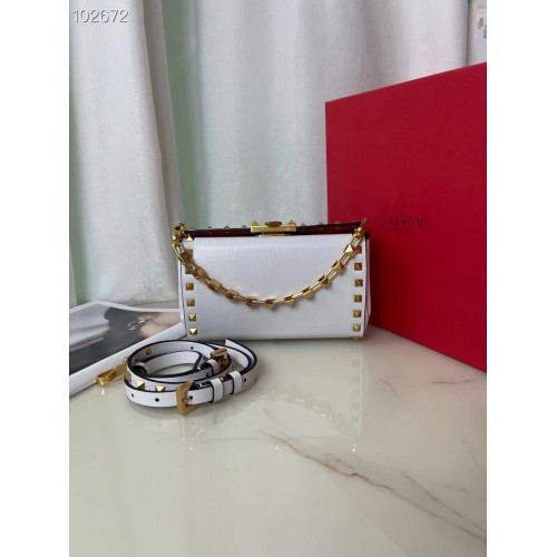 VALENTINO GARAVANI Borsa a spalla Rockstud Alcove Grain in vitello V0189 bianca