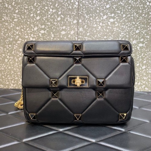 VALENTINO GARAVANI Roman Stud 1169L nero