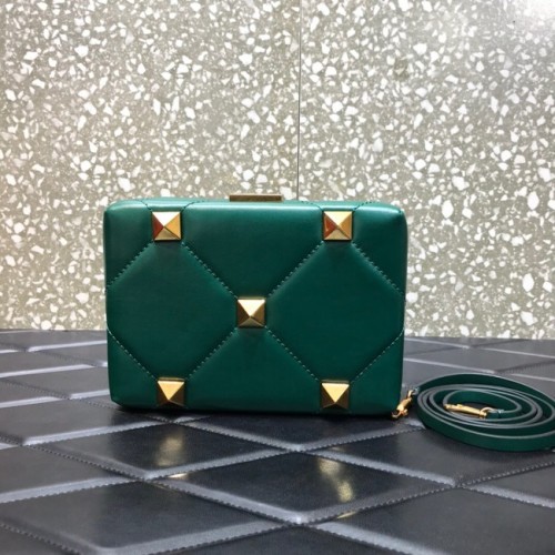 VALENTINO GARAVANI Pelle di montone nappa Roman Stud 0659 verde