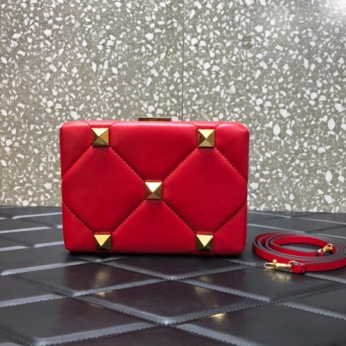 VALENTINO GARAVANI Pelle di montone nappa Roman Stud 0659 rosso