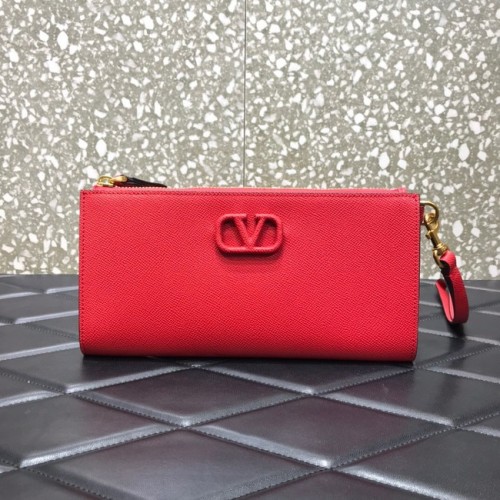 VALENTINO GARAVANI Pochette Stud Sign in Vitello Granato 0600 rosso