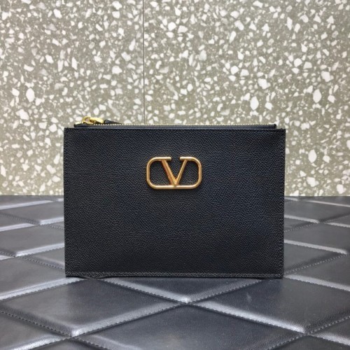 VALENTINO GARAVANI Pochette Stud Sign in Vitello Granato 0620 nero