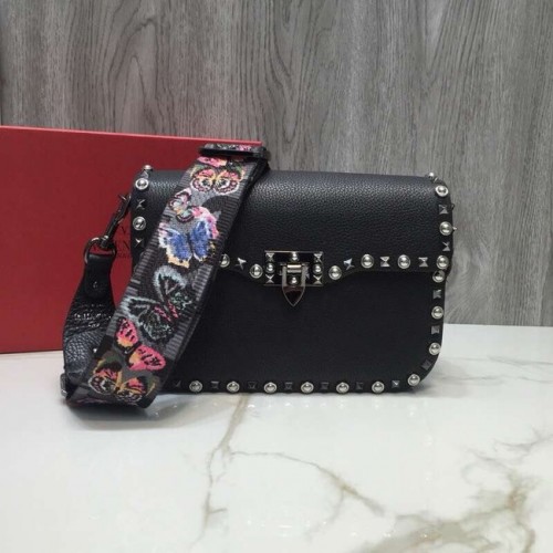 VALENTINO Messenger Rockstud in pelle martellata 0936B nera