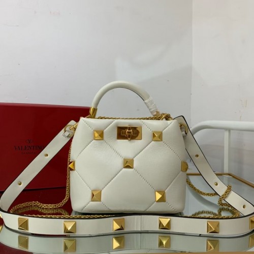 Valentino medio Garavani Roman Stud V1198 bianco