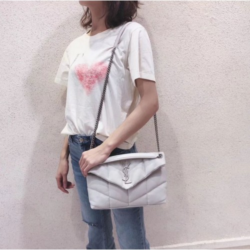 Yves Saint Laurent BORSA LOULOU PUFFER PICCOLA IN PELLE OPACA TRAPUNTATA CRINKLED Y577476 Bianco