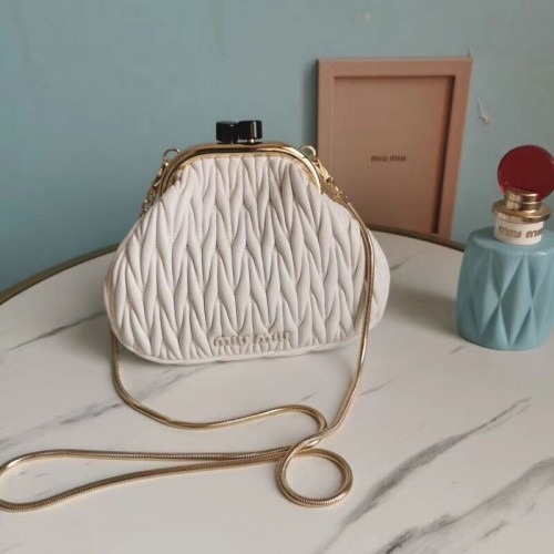 miu miu Borsa a Spalla in Pelle Nappa Matelasse 5BB016L Bianca