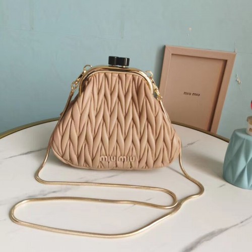 miu miu Borsa a Spalla in Pelle Nappa Matelasse 5BB016L rosa chiaro