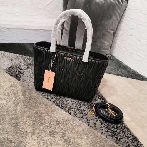 miu miu Matelasse Borsa a mano in pelle nappa 5BG163 nera