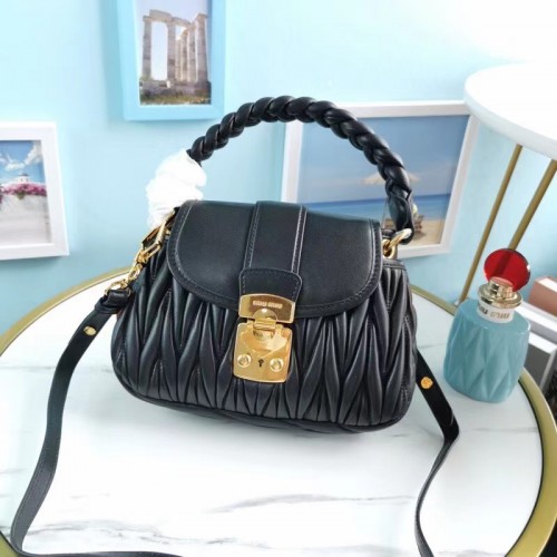 miu miu Matelasse Borsa a mano in nappa 6998 nera
