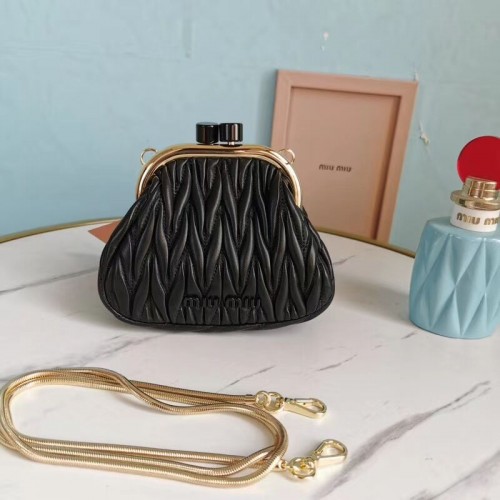miu miu Borsa a tracolla mini in pelle Nappa Matelasse 5BB017S nera