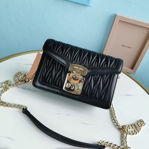 miu miu Borsa a tracolla mini in pelle Nappa Matelasse 5BD099 nera