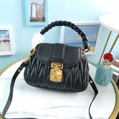 miu miu Borsa a tracolla in pelle Nappa Matelasse 5BD188 nera