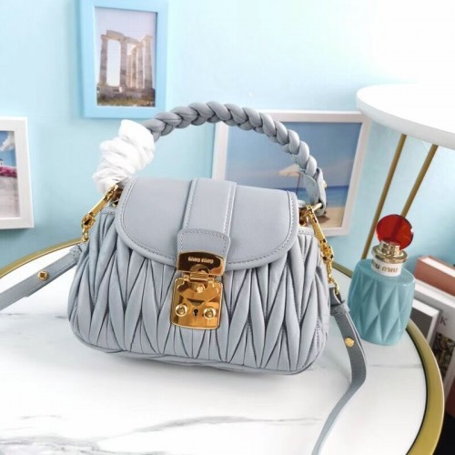 miu miu Borsa a Spalla in Pelle Nappa Matelasse 5BD188 azzurro